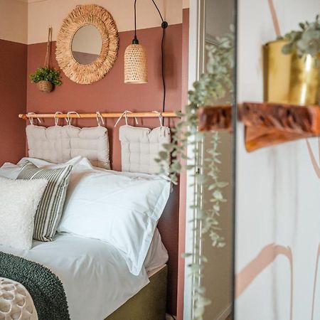 4-Bed Cotswold Getaway With Hot Tub & Gaming Room Churchdown Exteriér fotografie