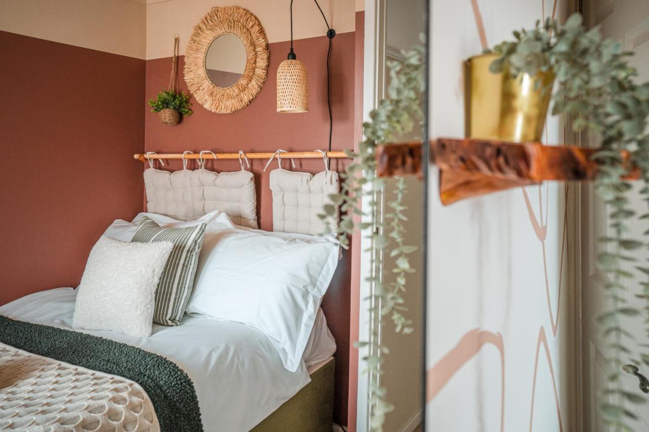 4-Bed Cotswold Getaway With Hot Tub & Gaming Room Churchdown Exteriér fotografie