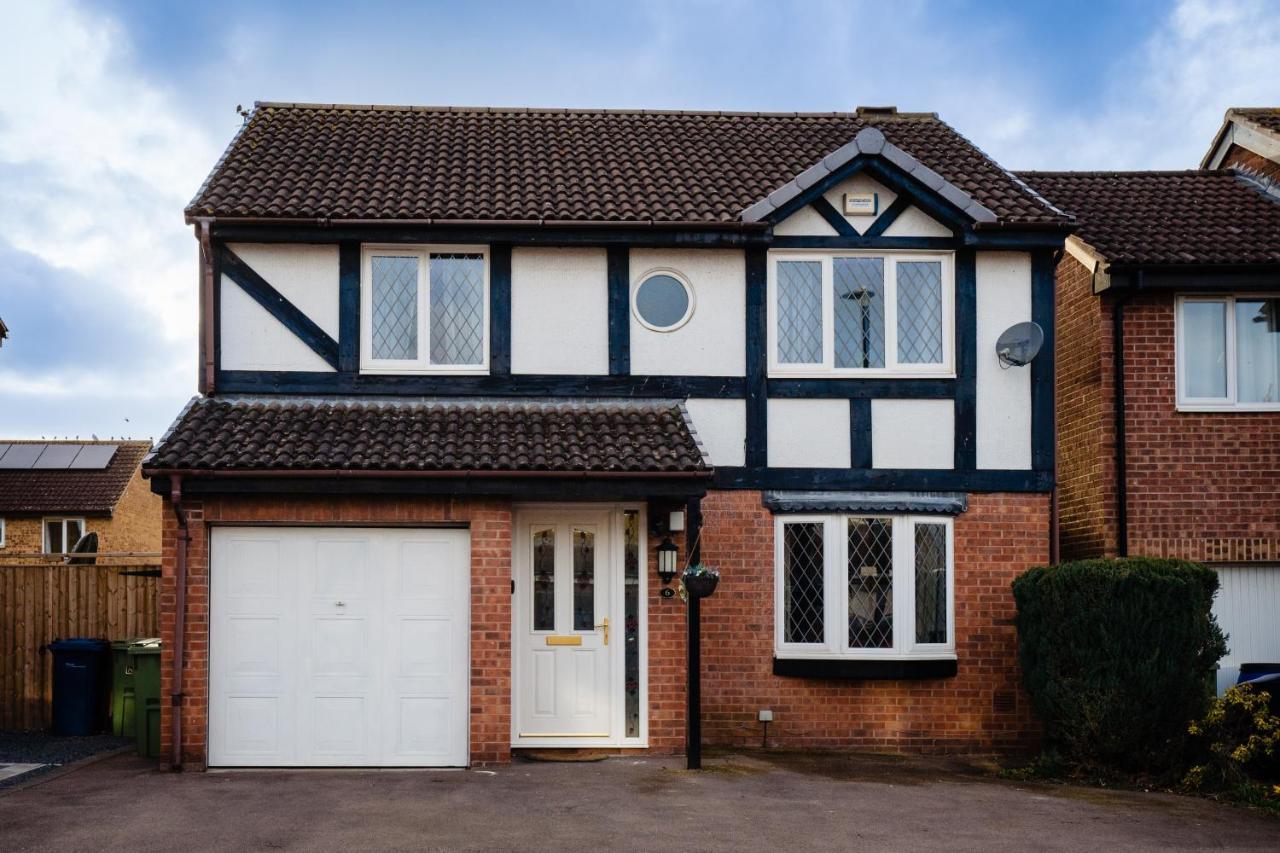 4-Bed Cotswold Getaway With Hot Tub & Gaming Room Churchdown Exteriér fotografie