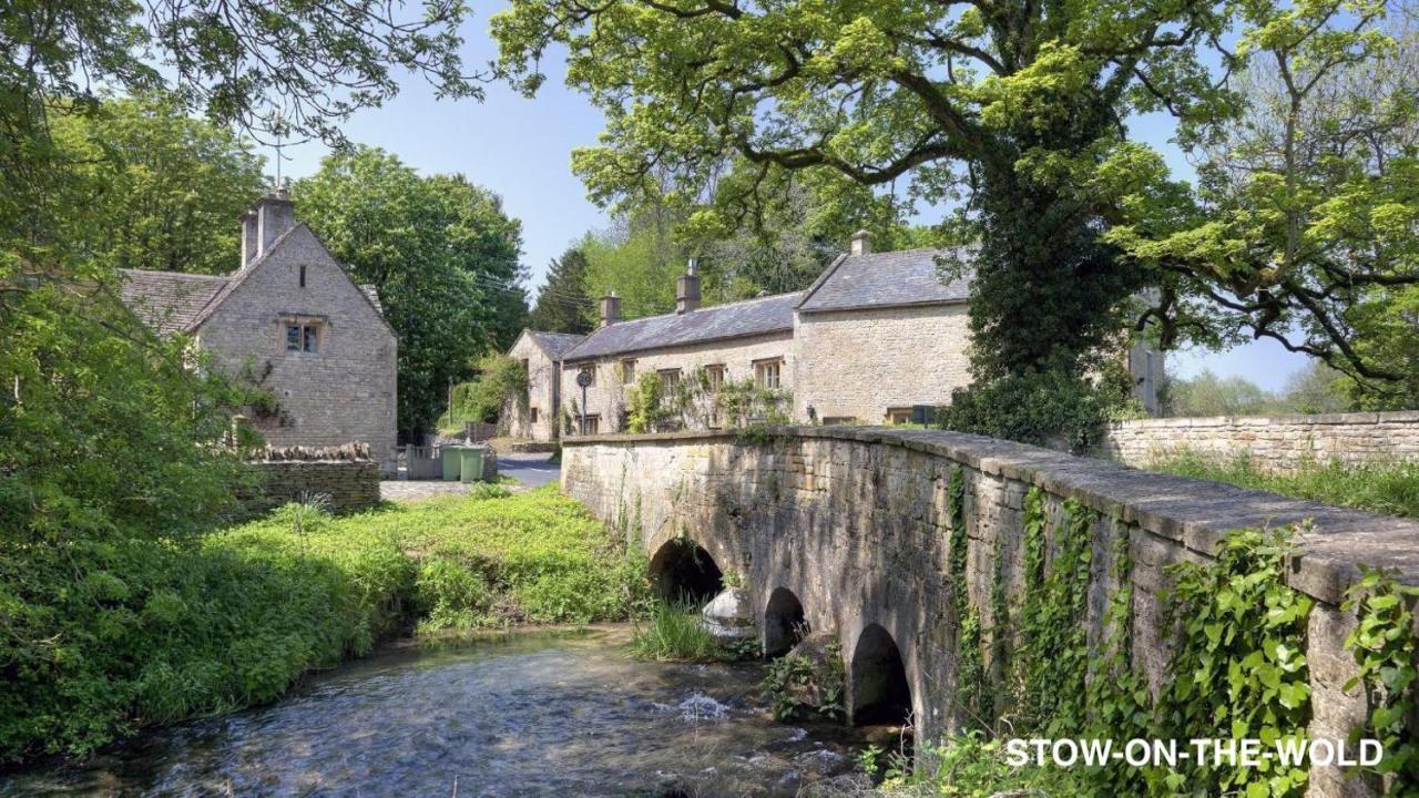4-Bed Cotswold Getaway With Hot Tub & Gaming Room Churchdown Exteriér fotografie