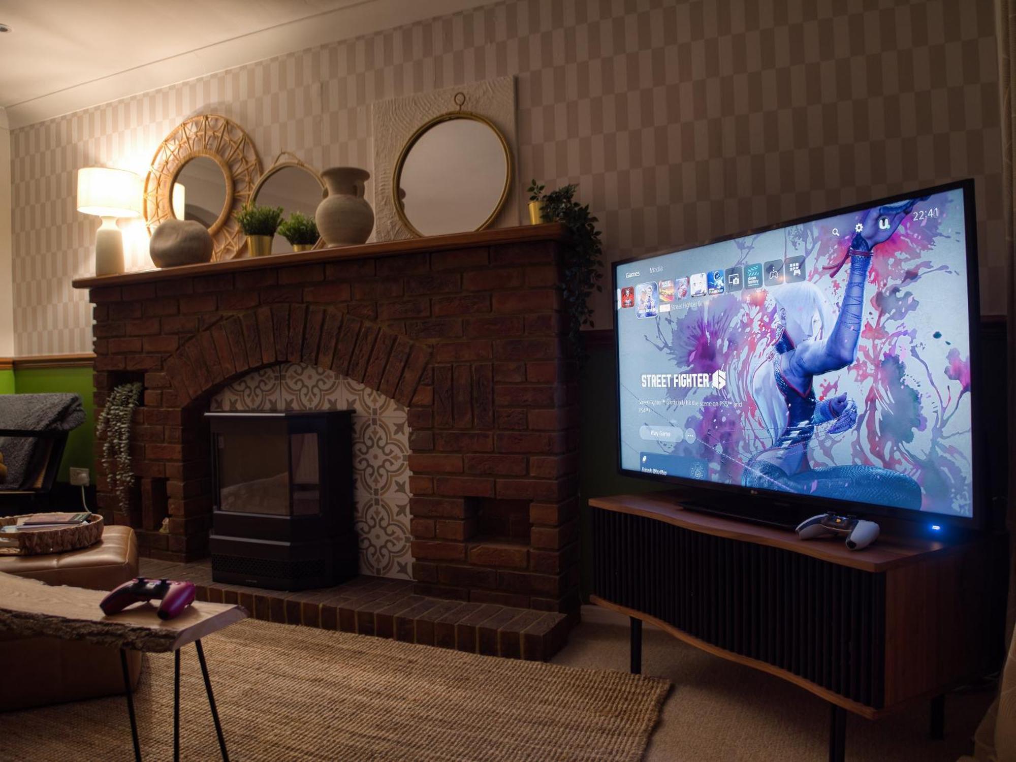 4-Bed Cotswold Getaway With Hot Tub & Gaming Room Churchdown Exteriér fotografie